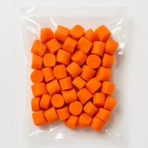 Zanahoria pelada cubo